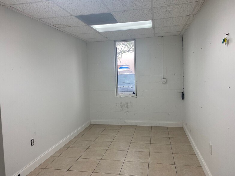 More Photos Of 1959 Dr Martin Luther King Jr Blvd, Pompano Beach Warehouse For Lease