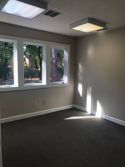 More Photos Of 1762 Metromedical Dr, Fayetteville Medical For Sale