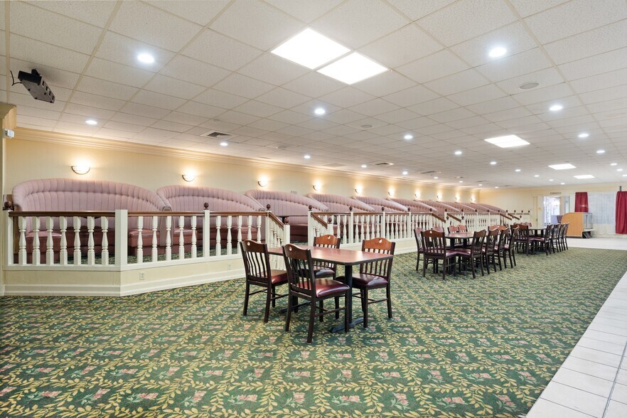 More Photos Of 1530 Cleveland Rd, Sandusky Hotel For Sale