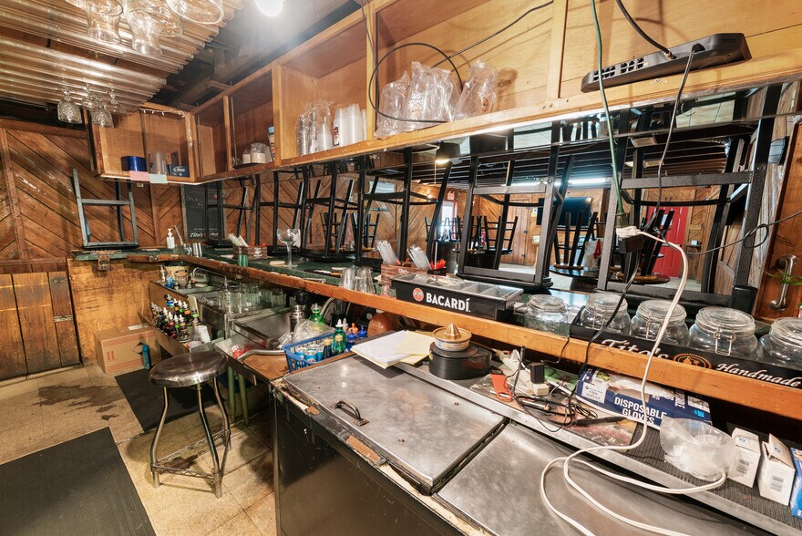 More Photos Of 512 S US Highway 301, Jesup Storefront For Sale