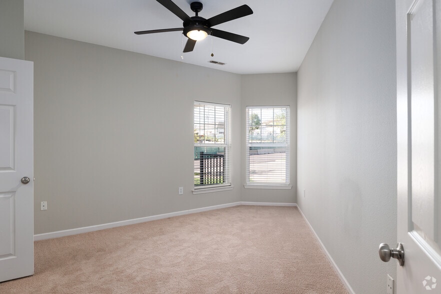 More Photos Of 141 E Madison Ave, Kirkwood Apartments For Lease
