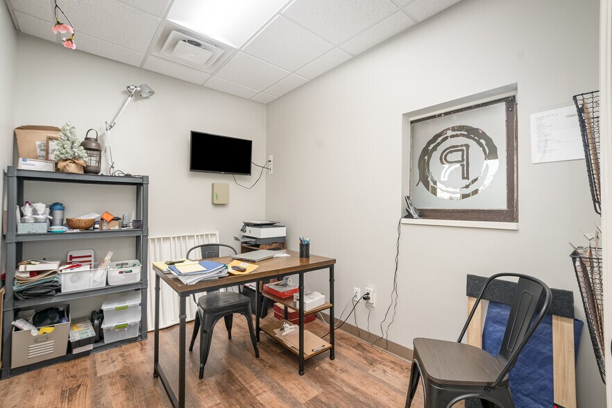 More Photos Of 4456-4460 Bridgetown Rd, Cincinnati Office For Lease