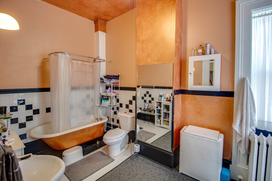 More Photos Of 212 E Main St, Carlinville Office Residential For Sale