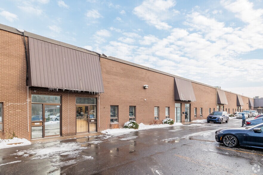 Primary Photo Of 555-655 Av Lépine, Dorval Warehouse For Lease