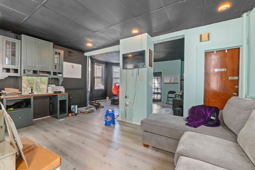 More Photos Of 5447 Belair Rd, Baltimore Storefront Retail Office For Sale