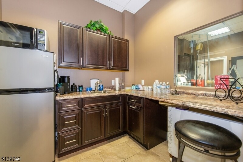 More Photos Of 1003-1031 McBride Ave, Woodland Park Medical For Lease