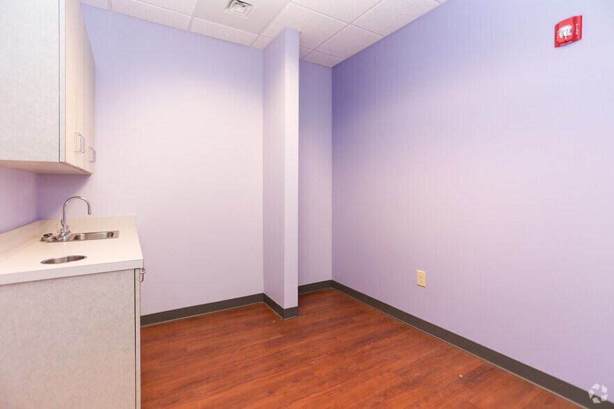 More Photos Of 10320 Mallard Creek Rd, Charlotte Unknown For Lease