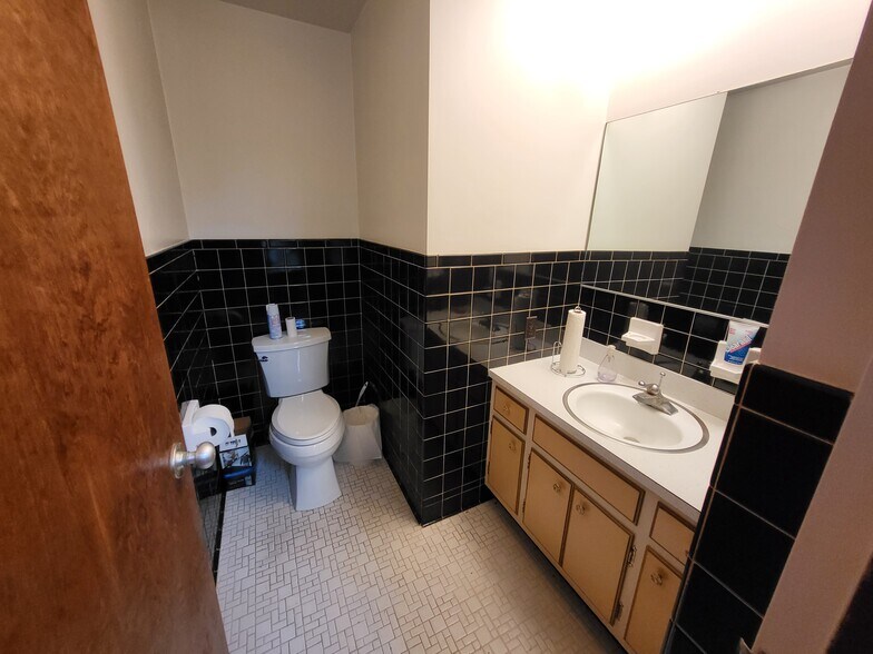 More Photos Of 626 S B St, Richmond Medical For Sale