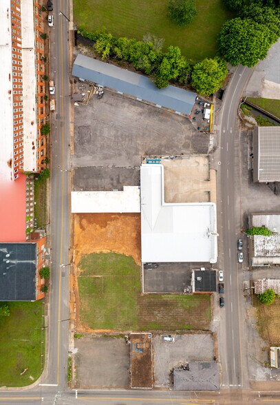 More Photos Of 395 S Ocoee St, Cleveland Showroom For Sale