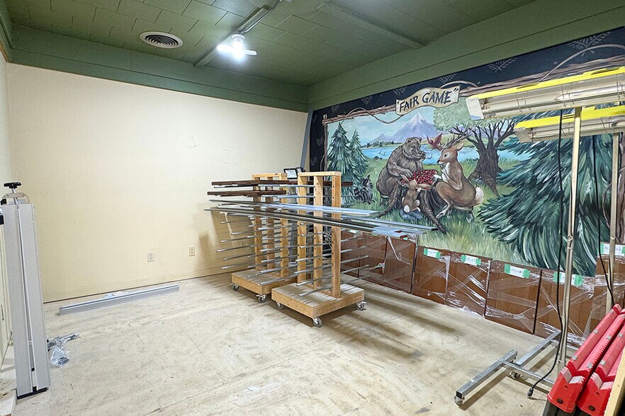 More Photos Of 1801 Wood St, Elkhart Storefront For Sale