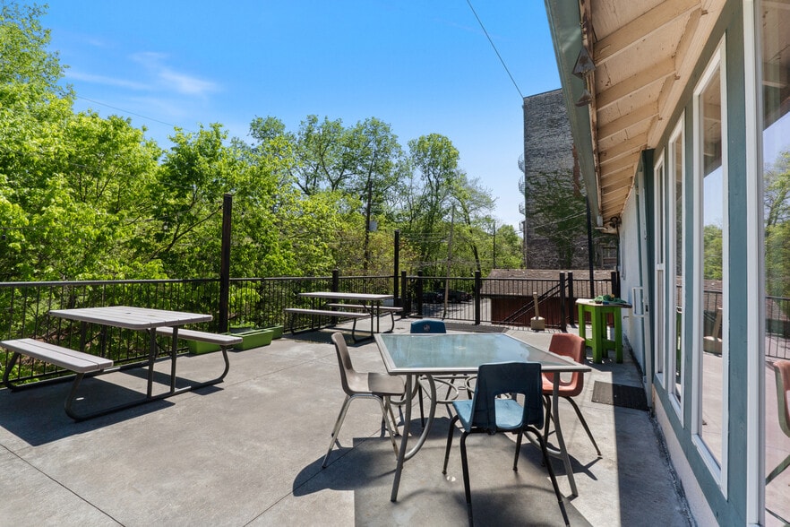 More Photos Of 10 Mountain St, Eureka Springs Restaurant For Sale