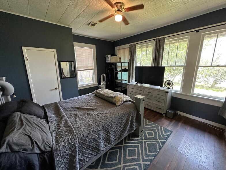 More Photos Of 620 N 5th St, Silsbee Flex For Sale