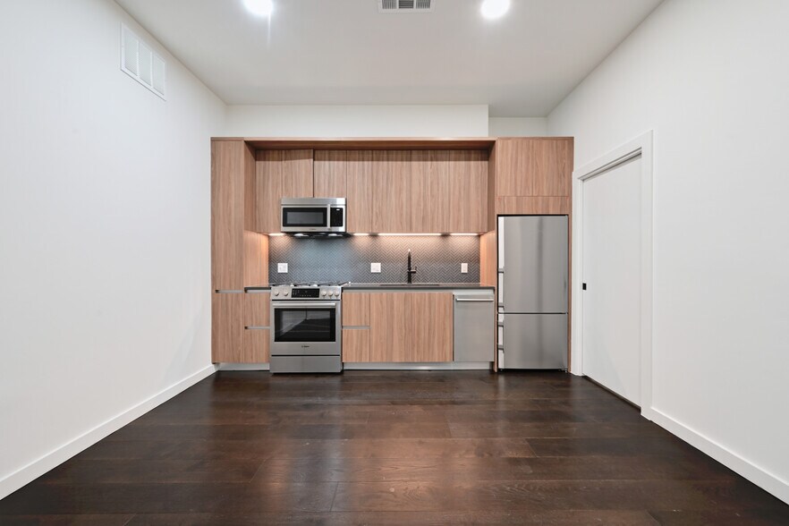 More Photos Of 2209 S First St, Austin Apartments For Sale