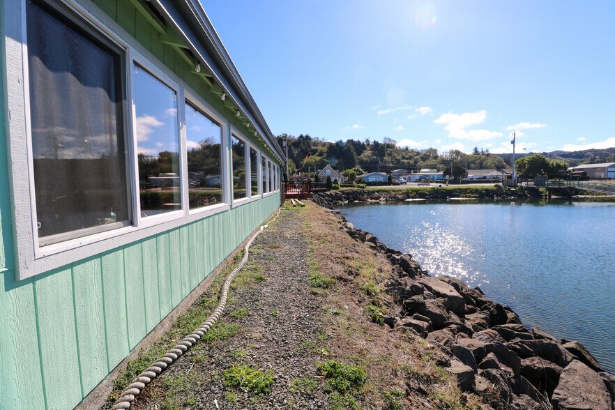 More Photos Of 142 Bay Front Loop, Winchester Bay General Retail For Sale