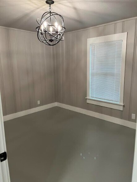 More Photos Of 2925 N Travis St, Sherman Office For Lease