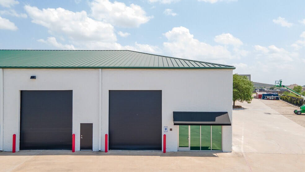 More Photos Of 1590 E State Highway 121, Lewisville Unknown For Lease