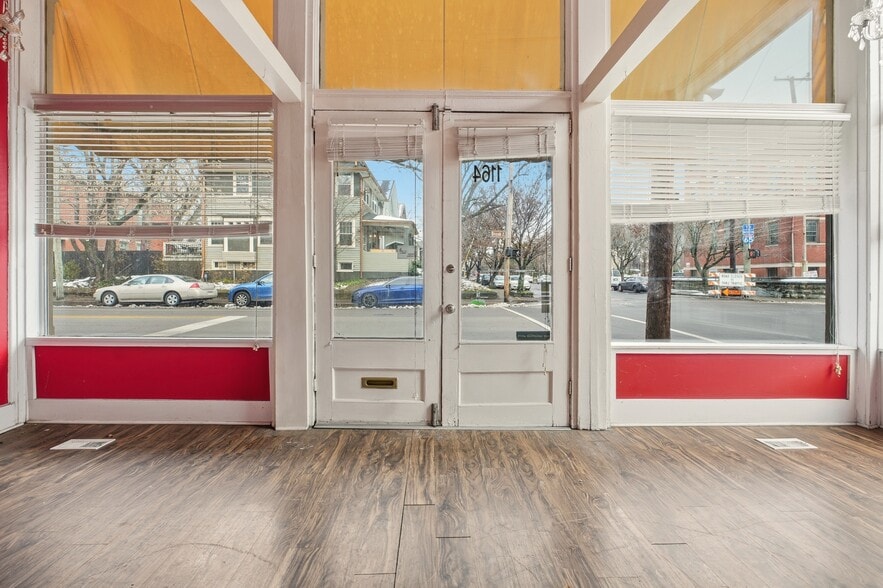 More Photos Of 1160-1164 S Brook St, Louisville Storefront Retail Office For Sale