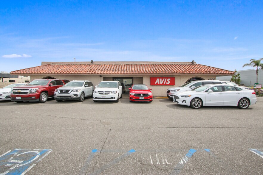 More Photos Of 4200 Campus Dr, Newport Beach Freestanding For Lease