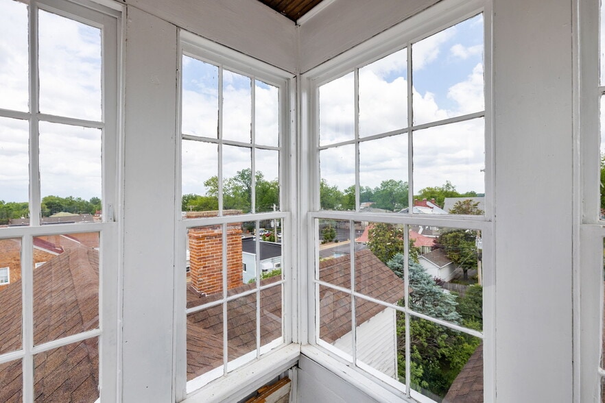 More Photos Of 146 S 3rd St, Ste Genevieve Hospitality For Sale