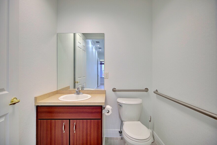 More Photos Of 2153 US Highway 27 S, Sebring Office For Sale