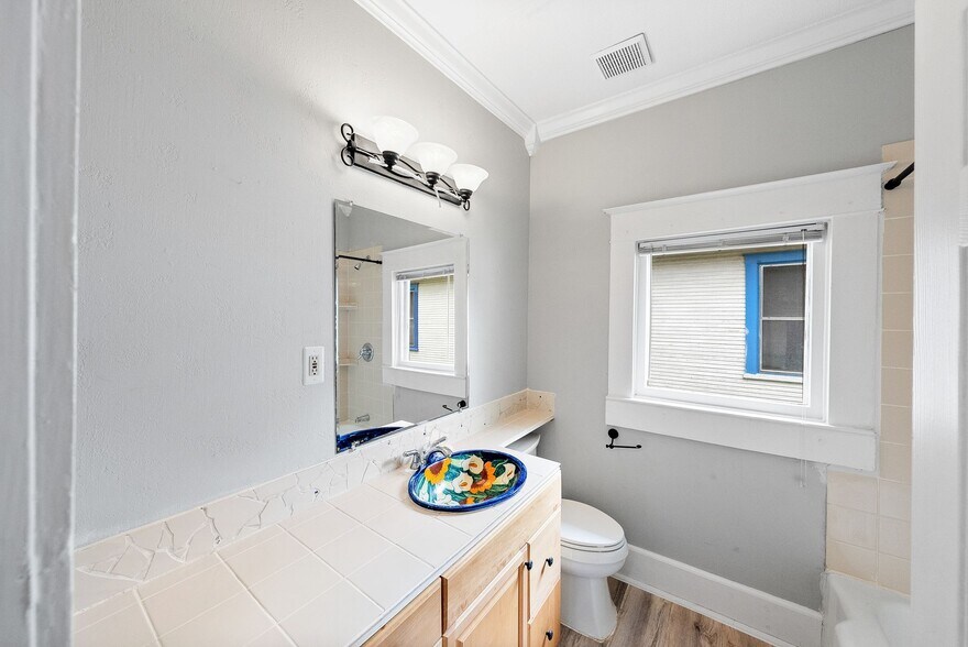 More Photos Of 2032 E Cesar Chavez St, Austin Office Residential For Sale