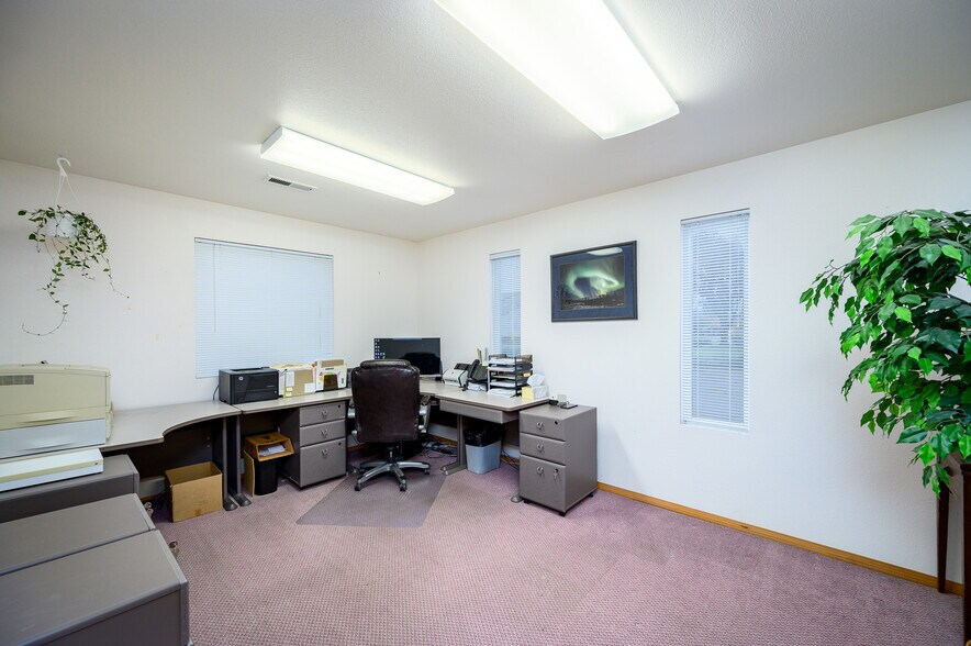 More Photos Of 1940 NE Colvin Ct, McMinnville Industrial For Lease