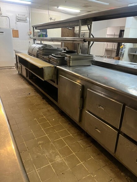 More Photos Of 5805 W Kellogg Dr, Wichita Hotel For Lease