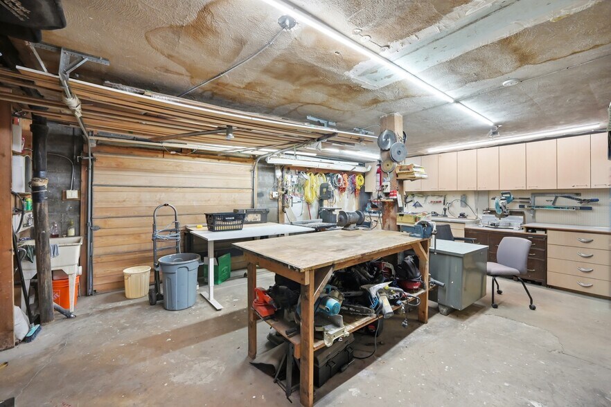 More Photos Of 1812 26th Ave SW, Calgary Apartments For Sale