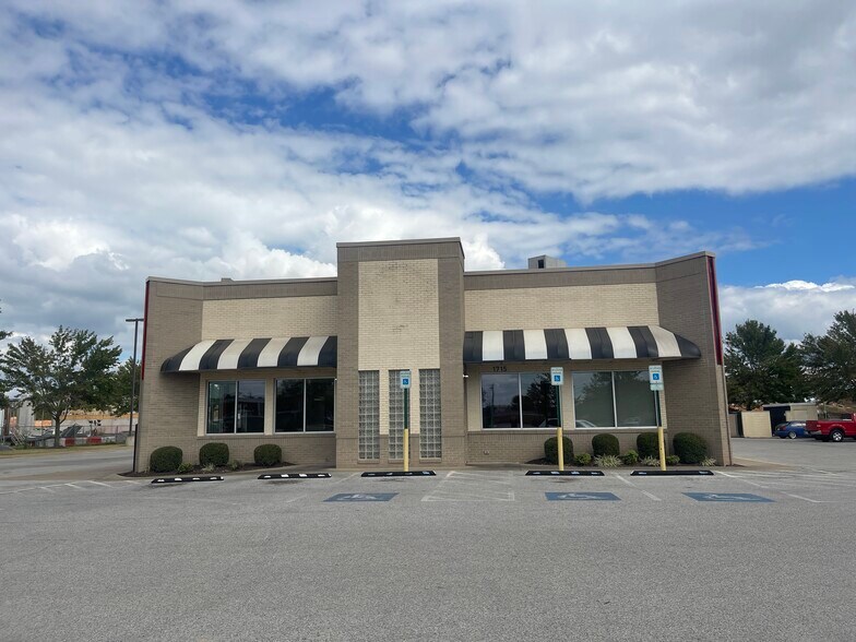 Primary Photo Of 1715 S 46th St, Rogers Fast Food For Lease