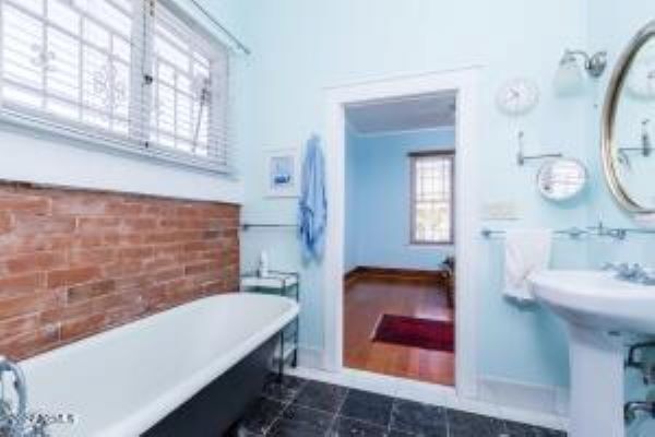 More Photos Of 711 E McKinley St, Phoenix Light Distribution For Sale