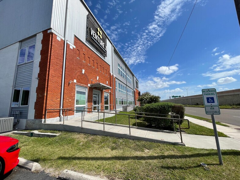 More Photos Of 222 N Expressway, Brownsville Medical For Lease