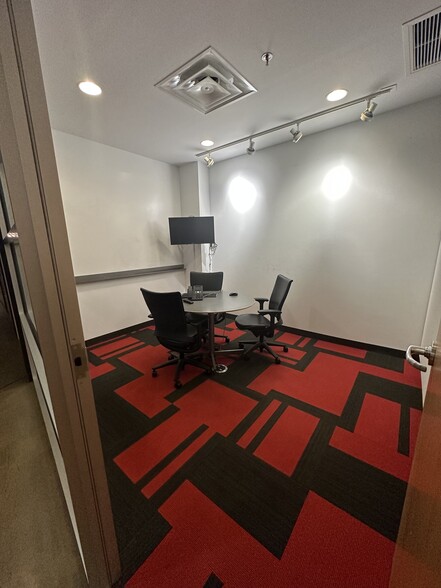 More Photos Of 7007 Discovery Blvd, Dublin Office For Sale