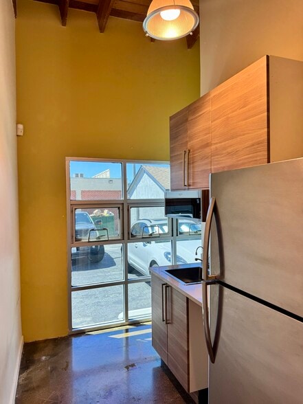 More Photos Of 333 Main St, El Segundo Storefront For Lease