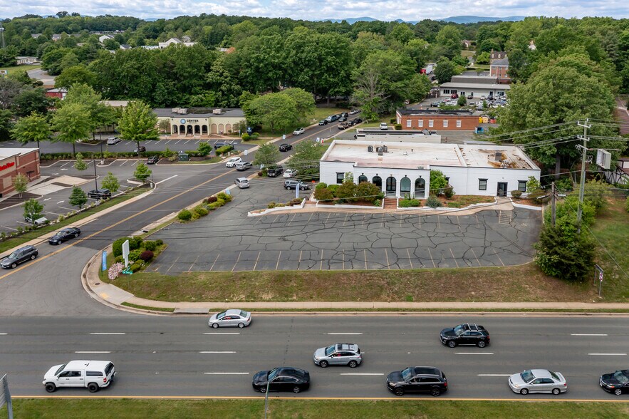 More Photos Of 490 Westfield Rd, Charlottesville Storefront Retail Office For Lease