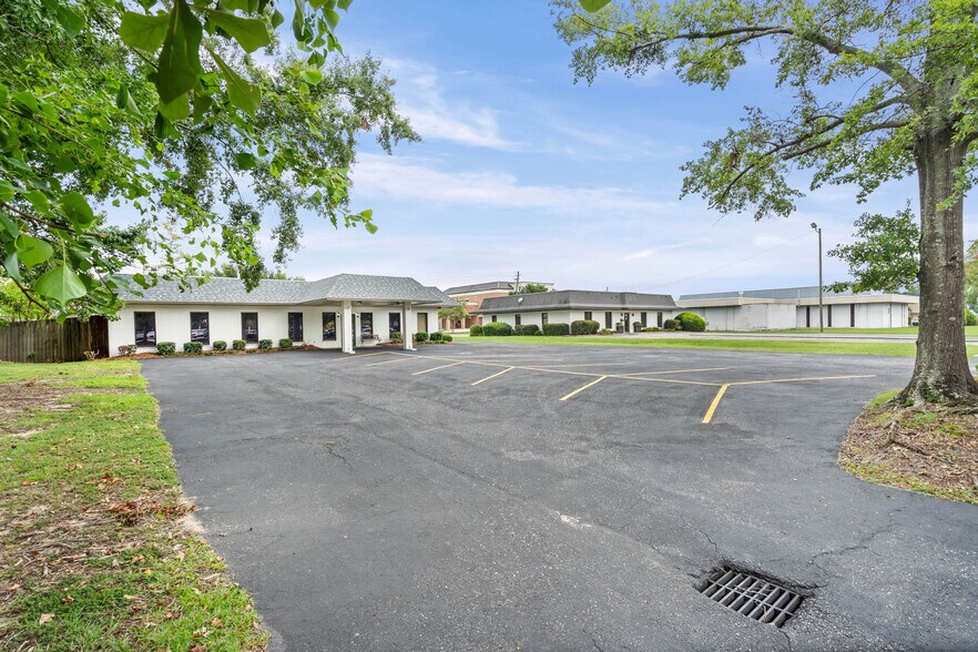 More Photos Of 3664 College Ln S, Mobile Medical For Sale