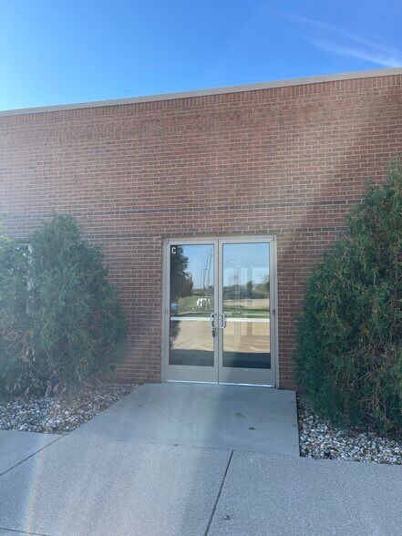 More Photos Of 303 N Hershey Rd, Bloomington Medical For Lease