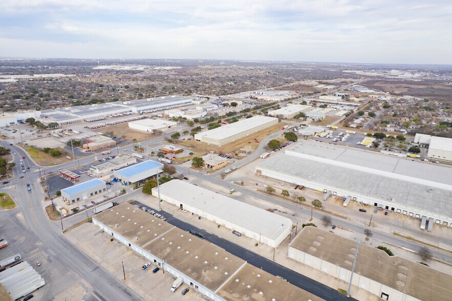 More Photos Of 5903-5929 Distribution, San Antonio Warehouse For Lease