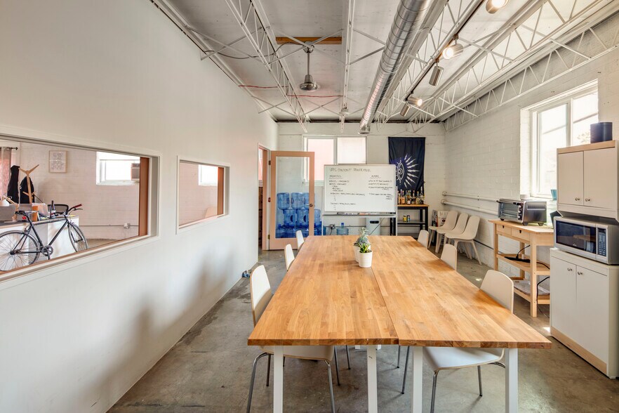 More Photos Of 2400 Curtis St, Denver Light Manufacturing For Lease