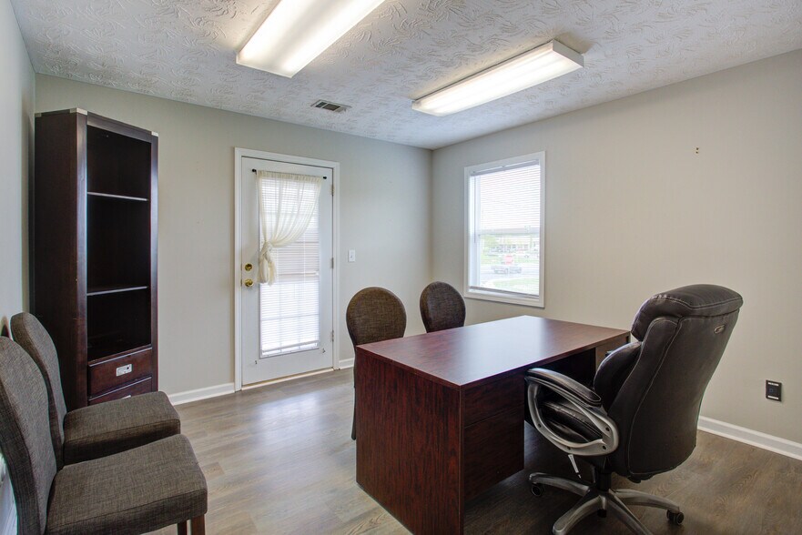 More Photos Of Premium Shared, All Inclusive, Office Spaces Starting at $599 Hwy 306 & Hwy 369, Cumming Medical For Lease