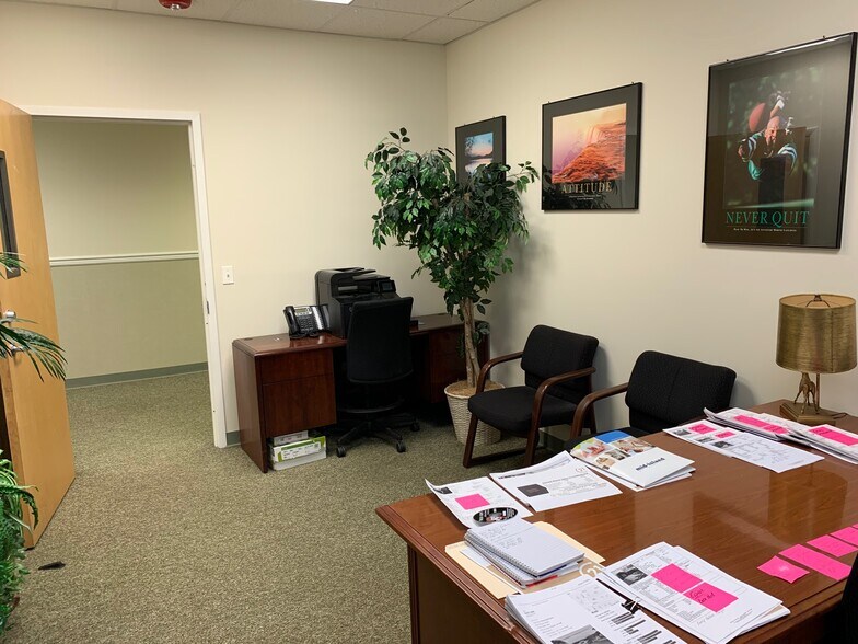 More Photos Of 125 S Wellwood Ave, Lindenhurst Office For Lease