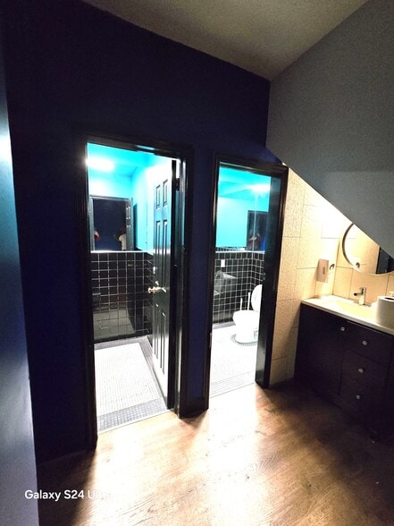 More Photos Of 411 W 39th St, New York Apartments For Lease