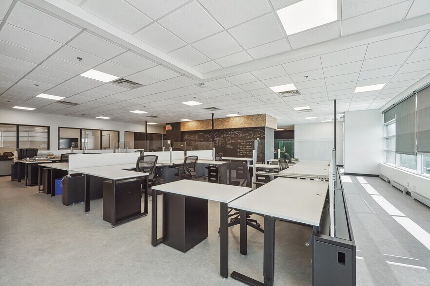 More Photos Of 9955 Rue De Châteauneuf, Brossard Office For Lease