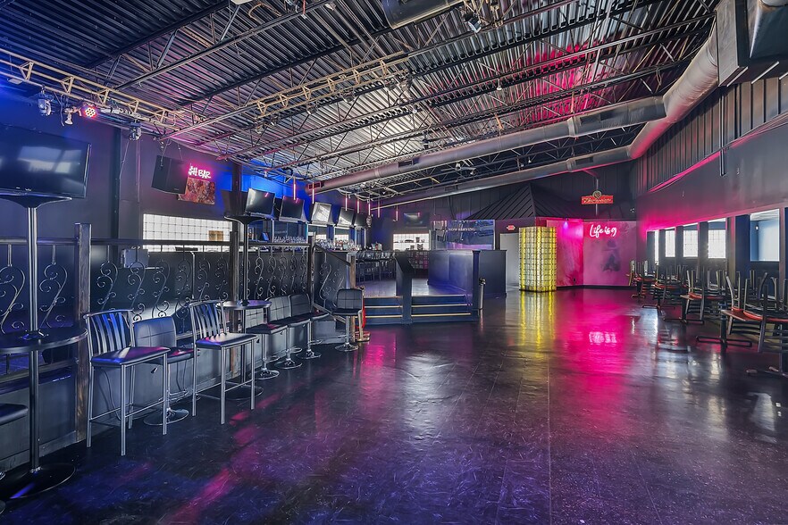 More Photos Of 2523 W Broadway, Louisville Restaurant For Lease