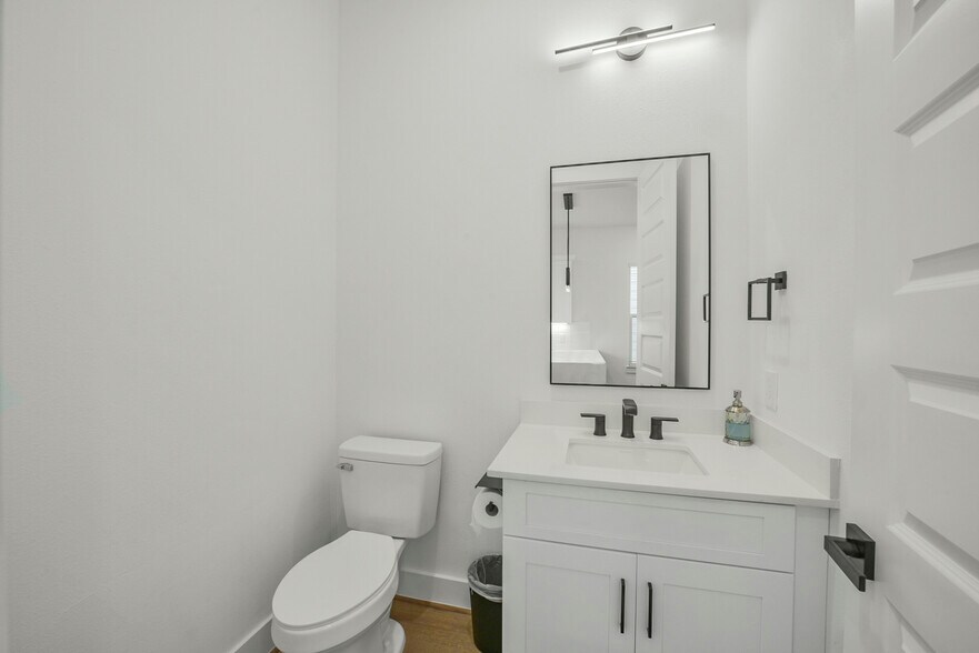 More Photos Of 316 Thornton Rd, Houston Apartments For Sale
