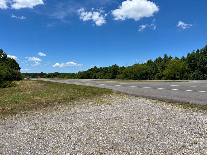 More Photos Of 3700 Dover Rd, Woodlawn Warehouse For Lease