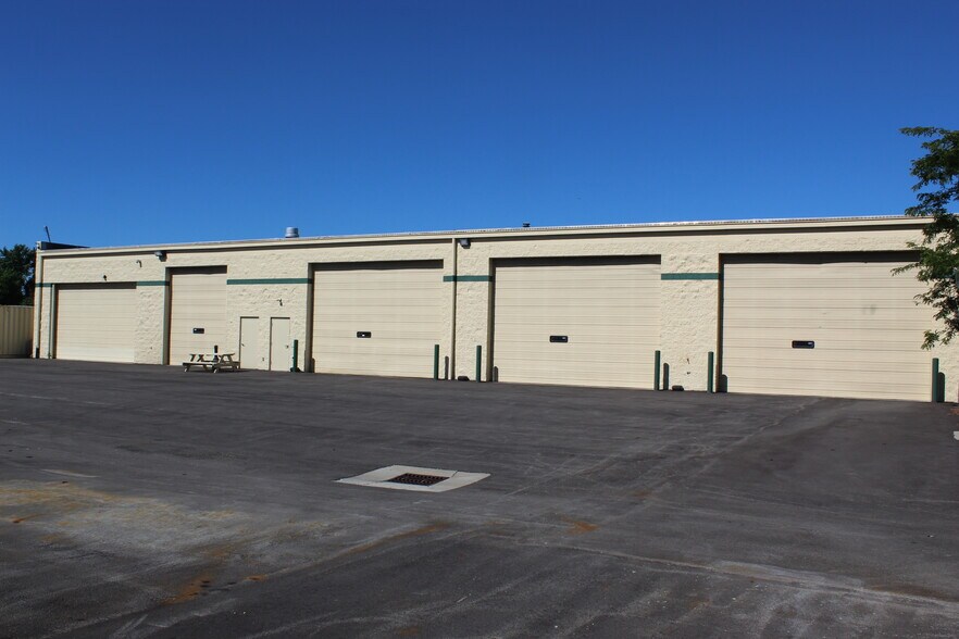 More Photos Of 3100 Delta Marine Dr, Reynoldsburg Showroom For Lease