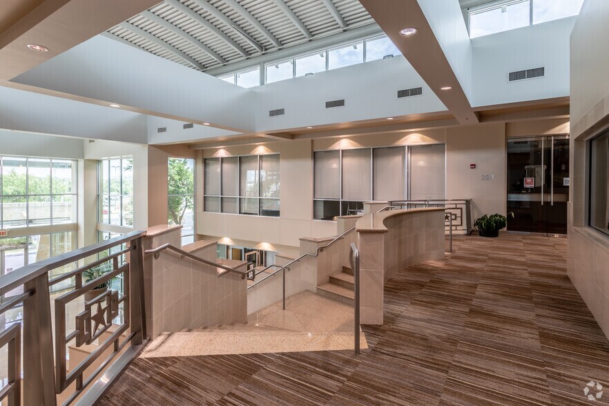 More Photos Of 11603 W Coker Loop Rd, San Antonio Office For Lease