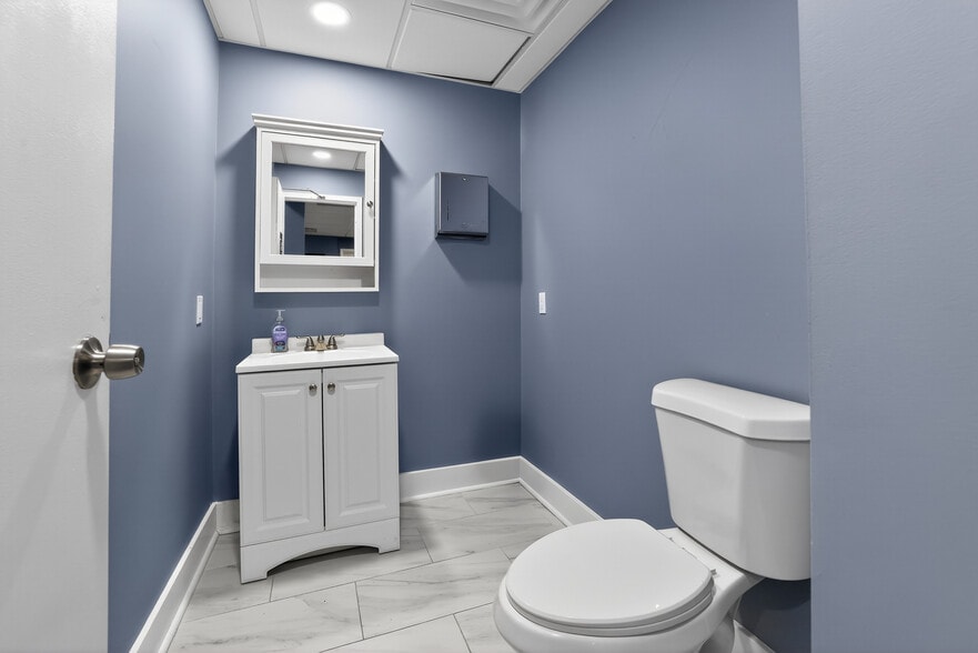 More Photos Of 1501 N Walnut St, Wilmington Office For Sale