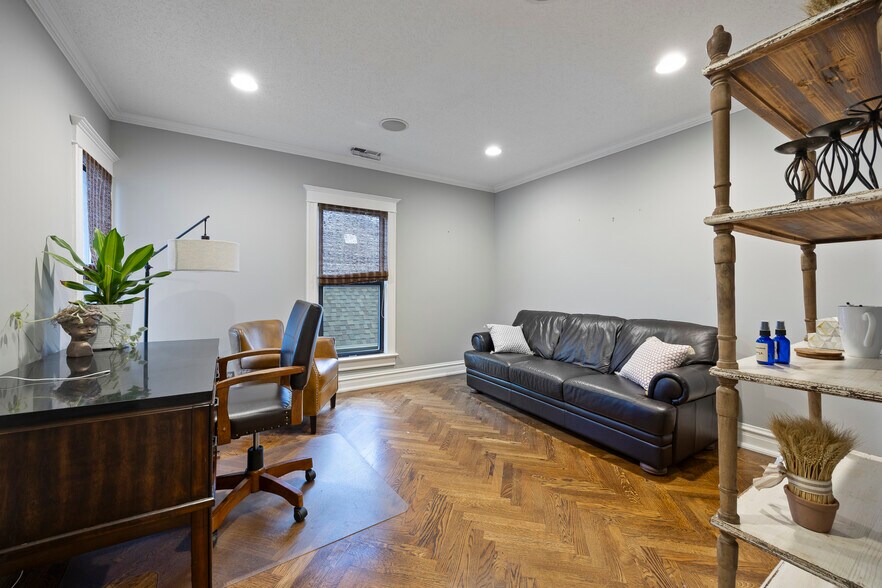 More Photos Of 121 N Washington St, Naperville Office For Lease