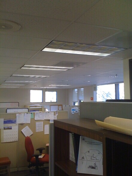 More Photos Of 299 Fairchild Dr, Mountain View Light Distribution For Lease